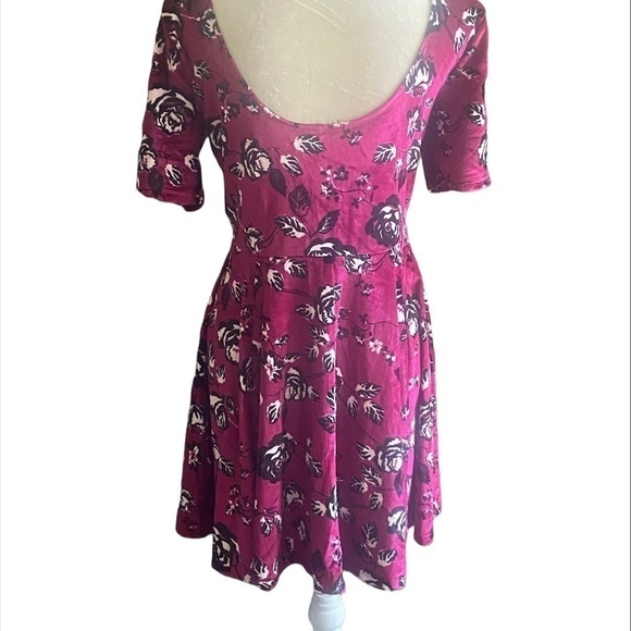 NWT-T/O-FIT AND FLARE DRESS - Picture 4 of 10